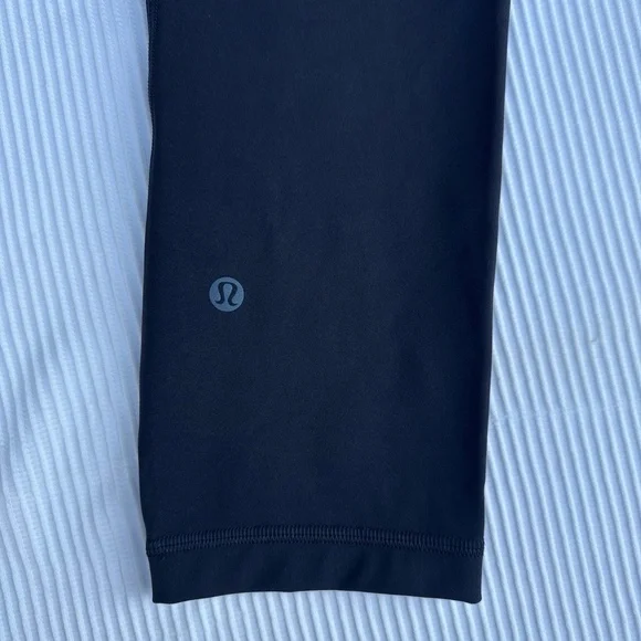 Lululemon Swift Speed HR Crop Leggings Size 4 Black Perforated (NWT)